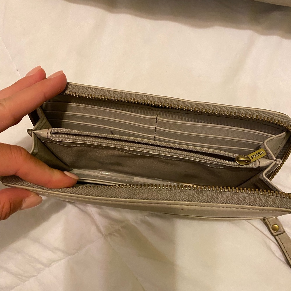 Gray Fossil Bag With Matching Wallet - image 2